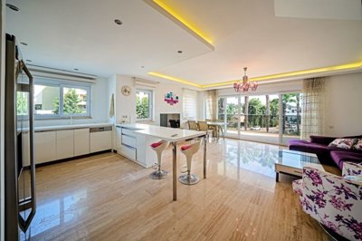 Exceptional Fully Furnished Penthouse For Sale In Alanya - Spacious open-plan living space