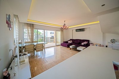 Exceptional Fully Furnished Penthouse For Sale In Alanya - Kitchen to the lounge