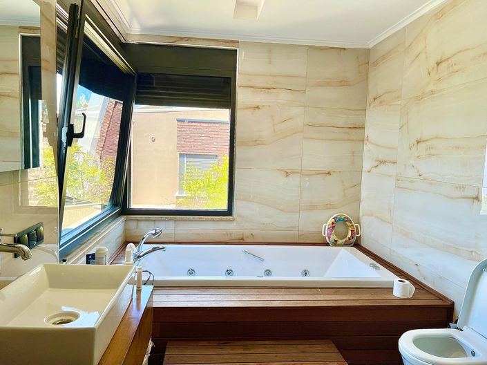 Image No.20-4 Bed Villa for sale