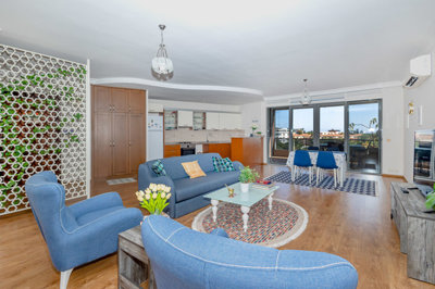 Exquisite Apartment For Sale In Alanya – Lounge to the kitchen