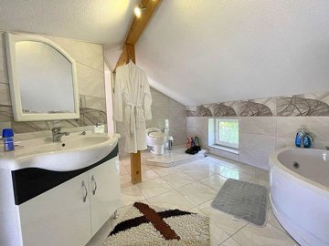 An Idyllic Property For Sale In Turkler, Alanya - Upper floor bathroom with jacuzzi