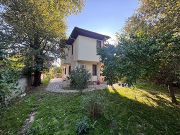 Delightful Villa In Dalyan For Sale - Lush gardens surrounding the property