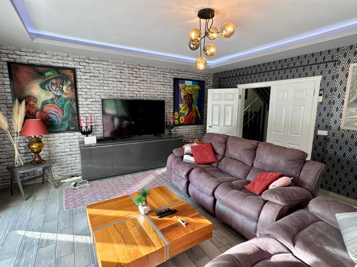 Image No.10-4 Bed Villa for sale