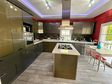 Impressive Villa For Sale In Uzumlu, Fethiye - Huge fully fitted modern kitchen