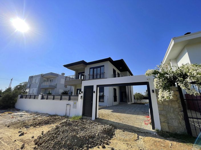 Image No.2-4 Bed Villa for sale