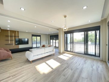 Luxury Property For Sale In Manavgat - Stunning lounge with exterior access