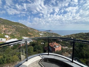 Exceptional Sea View Property For Sale In Alanya - Balcony terrace with sea vistas