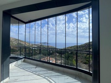 Exceptional Sea View Property For Sale In Alanya - Enclosed terrace for year-round enjoyment