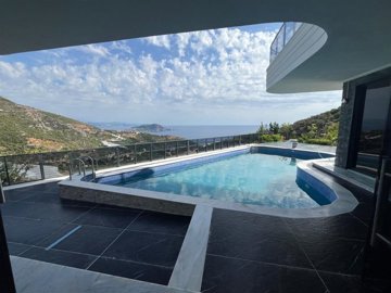 Exceptional Sea View Property For Sale In Alanya - Shady terrace and pool
