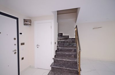 Alanya Garden Apartment For Sale In Avsallar - Entrance and staircase