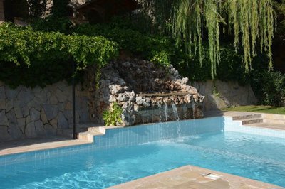 Mountain Villa & Hotel In Kemer, Antalya With Facilities - Enticing swimming pool with waterfall