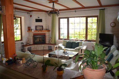 Mountain Villa & Hotel In Kemer, Antalya With Facilities - Rustic living space with fireplace