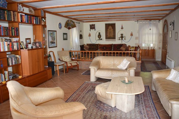 Image No.5-16 Bed Hotel for sale