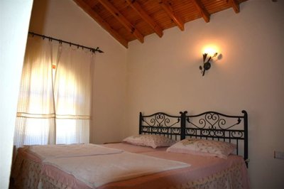 Mountain Villa & Hotel In Kemer, Antalya With Facilities - Beamed ceilings in the bedroom