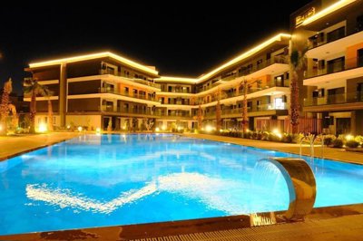 Luxurious Kusadasi Apartments With On-Site Facilities For Sale - Night lighting in the complex