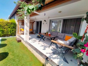 Luxury Three-Storey Villa In Kusadasi For Sale - Covered garden terrace