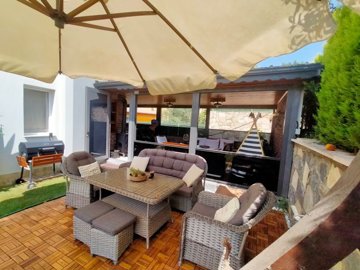 Luxury Three-Storey Villa In Kusadasi For Sale - Outdoor dining terrace