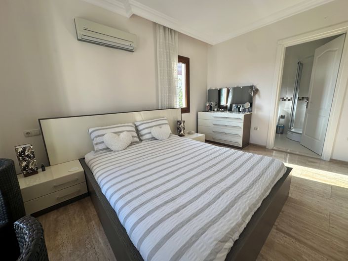 Image No.12-4 Bed Villa for sale