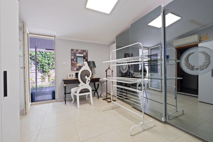 Image No.10-6 Bed Villa for sale