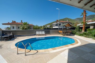 Elegant Detached Villa For Sale In Alanya – Pool and sunny terraces