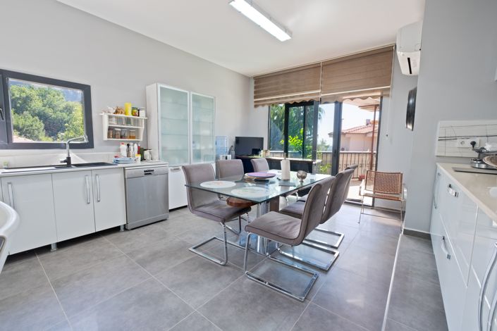 Image No.6-6 Bed Villa for sale