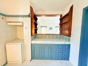 Detached Sea View Villa & Outhouse For Sale In Bodrum - Plenty of storage in the kitchen