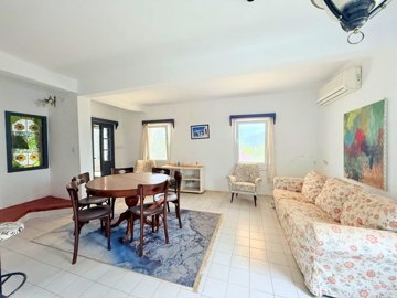Detached Sea View Villa & Outhouse For Sale In Bodrum - Bright and airy lounge