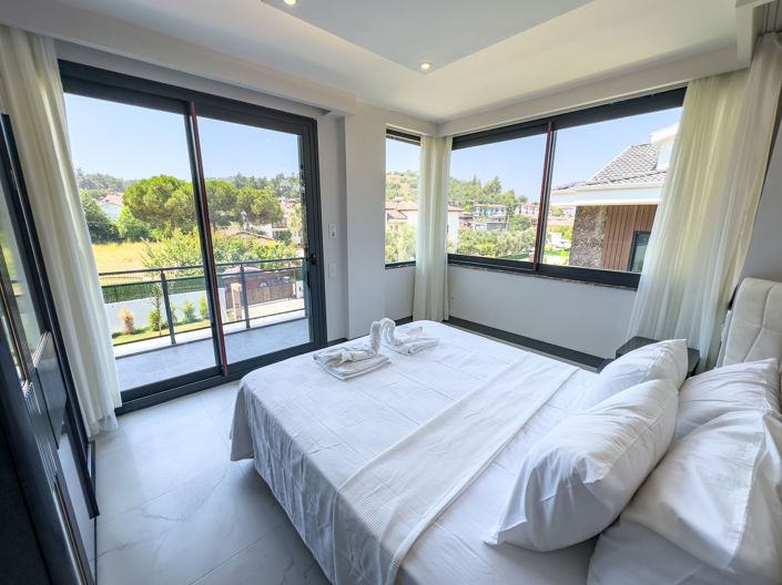 Image No.10-4 Bed Villa for sale