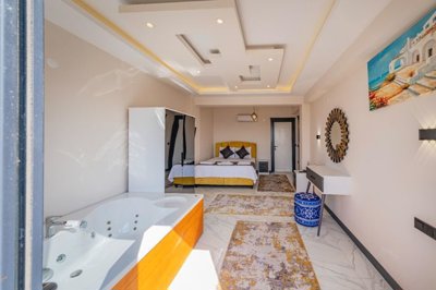 Blissful Fethiye Property For Sale In Ovacik – Spacious double bedroom with jacuzzi