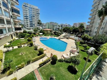 Alanya Apartment For Sale 300m From The Beach In Mahmutlar – Communal swimming pool