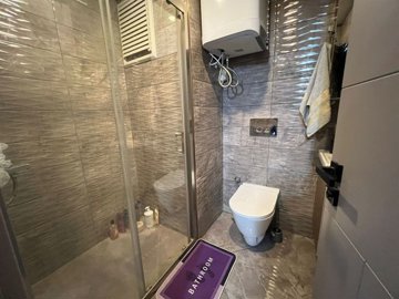 Immaculate Apartment In Kusadasi For Sale With A Shared Pool - Ensuite shower room