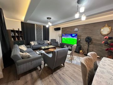 Immaculate Apartment In Kusadasi For Sale With A Shared Pool - Laminate flooring and tasteful decoration