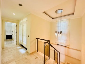 Sensational Investment Property For Sale In Alanya - Upper floor landing