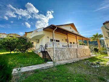 Sea & Castle View Investment Property For Sale In Kargicak, Alanya - Villa with a private garden