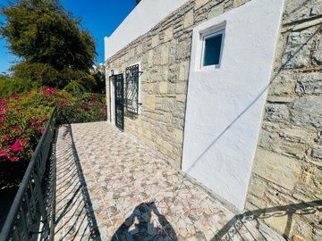 Two Completely Renovated Villas In Bodrum For Sale - Wide balcony