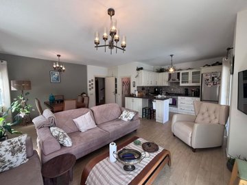 Refreshing Villa For Sale In Picturesque Dalyan - Lounge to the stylish kitchen