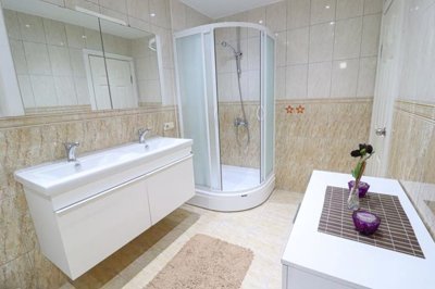 Furnished Investment Property For Sale In Alanya – Main bathroom