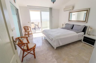 Meticulous Investment Property For Sale In Alanya – Large double bedroom with ensuite