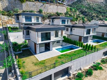 State Of The Art Villa In Kusadasi For Sale With Sea Views Near The Beach - Private garden and pool