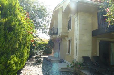 Riverview Property For Sale In Tranquil Dalyan - Well-kept private garden
