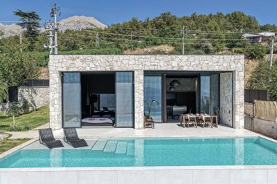Prestigious Bungalow In Seydikemer, Fethiye For Sale - Single-storey villa with heated infinity pool
