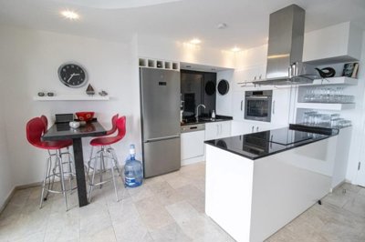 Sea View Apartment For Sale In Konakli, Alanya – Stylish American kitchen