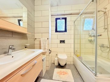 Beautiful Yalikavak Property For Sale - Pristine shower room