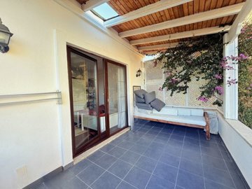 Beautiful Yalikavak Property For Sale - Covered balcony