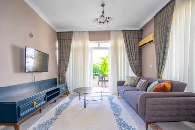 A Seafront Alanya Investment Property For Sale - Fully furnished lounge