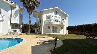Attractive Detached Villa For Sale in Belek - A three-storey villa with communal pool