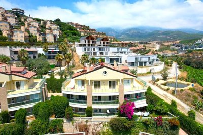 Prestigious Apartment For Sale In Kargicak, Alanya - Three-storey apartment 