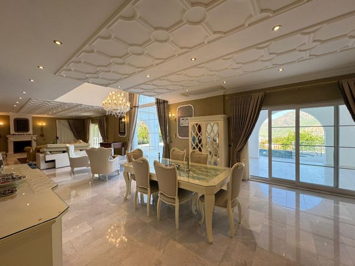 Image No.10-6 Bed Villa for sale