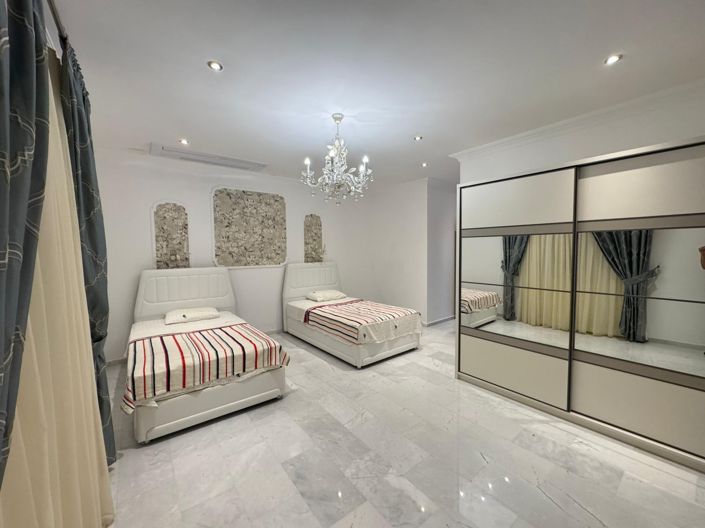 Image No.15-6 Bed Villa for sale