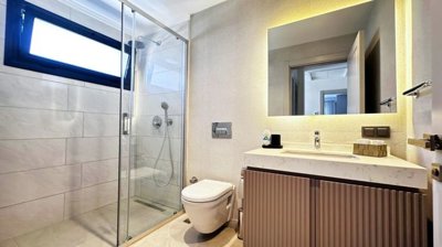 Luxury Two-Storey Villas In Kusadasi For Sale - Generously sized bathroom